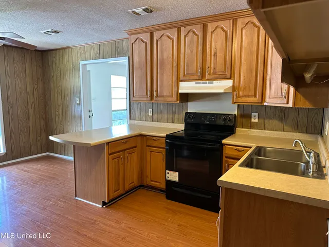 $1,250 | 209 Cedar Drive, D'Iberville, MS 39540