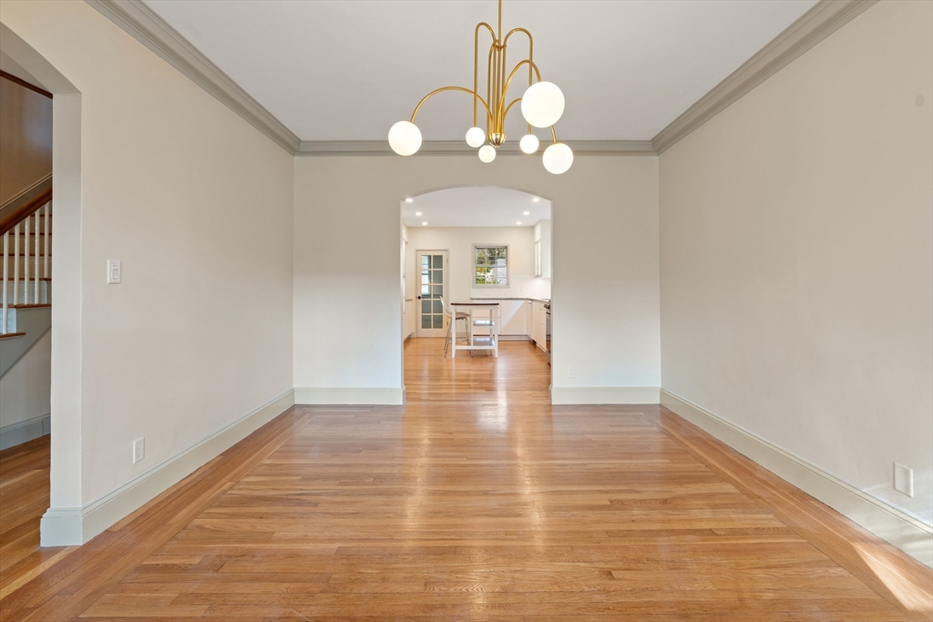 316 Russett Road Chestnut Hill, MA 02467 - Photo 4 of 38
