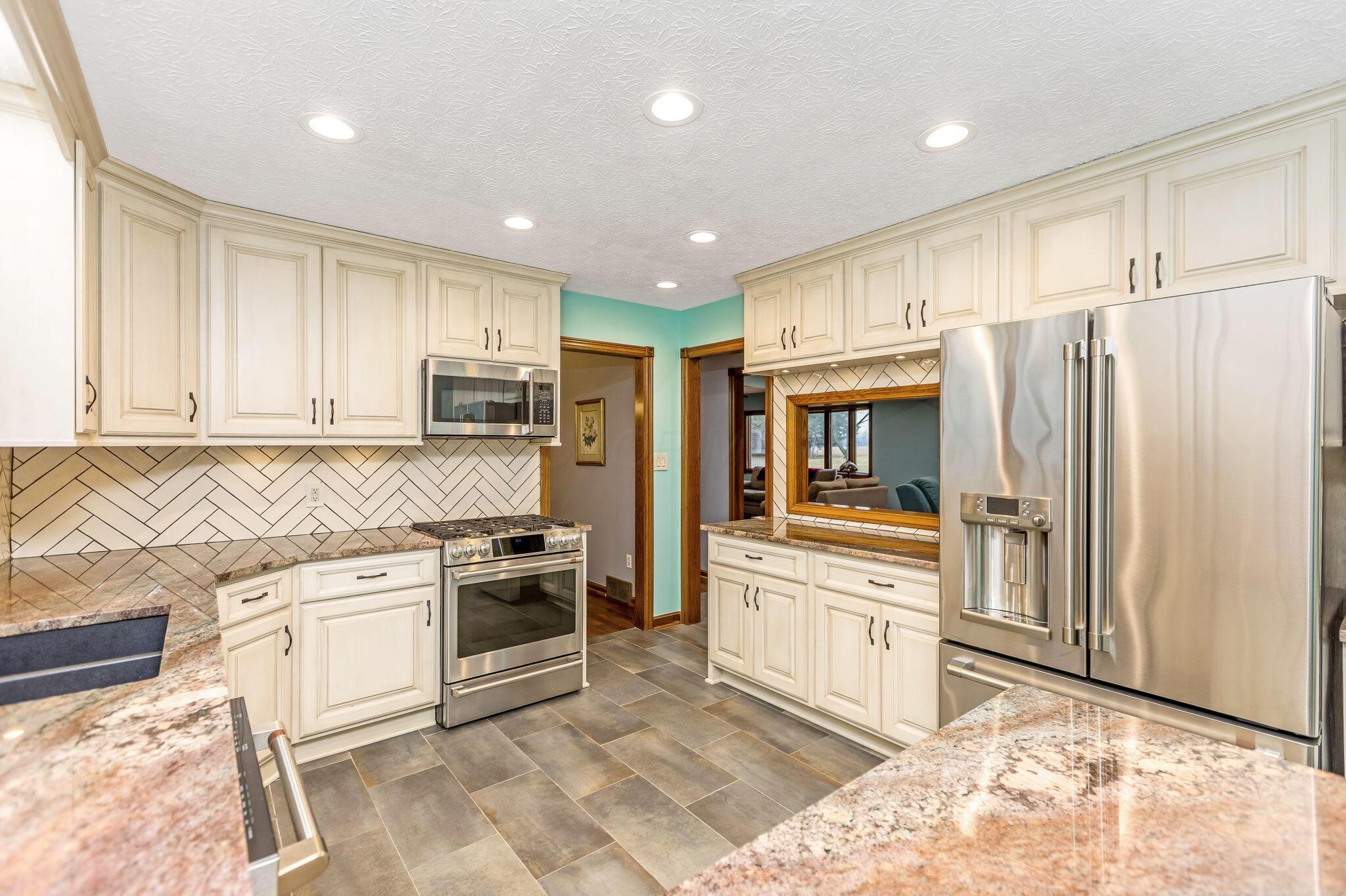 4479 State Rte 762 Lockbourne, OH 43137 - Photo 10 of 64 Kitchen
