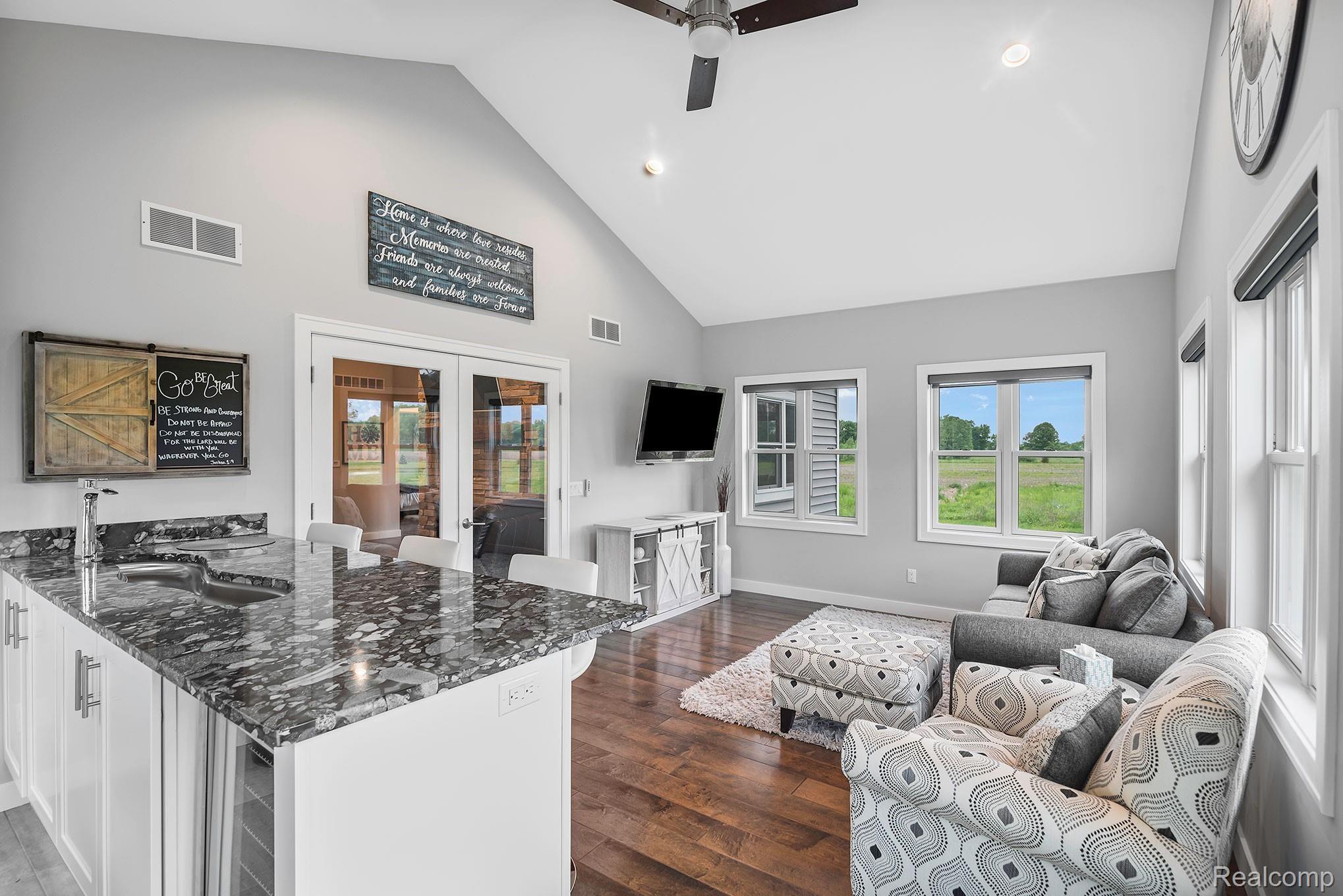 4008 Pratt Road Metamora, MI 48455 - Photo 14 of 29 Sun Room with wet bar for more entertaining space