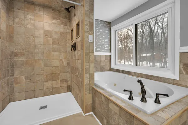 $3,650 | 831 Opal Drive, Valparaiso, IN 46383