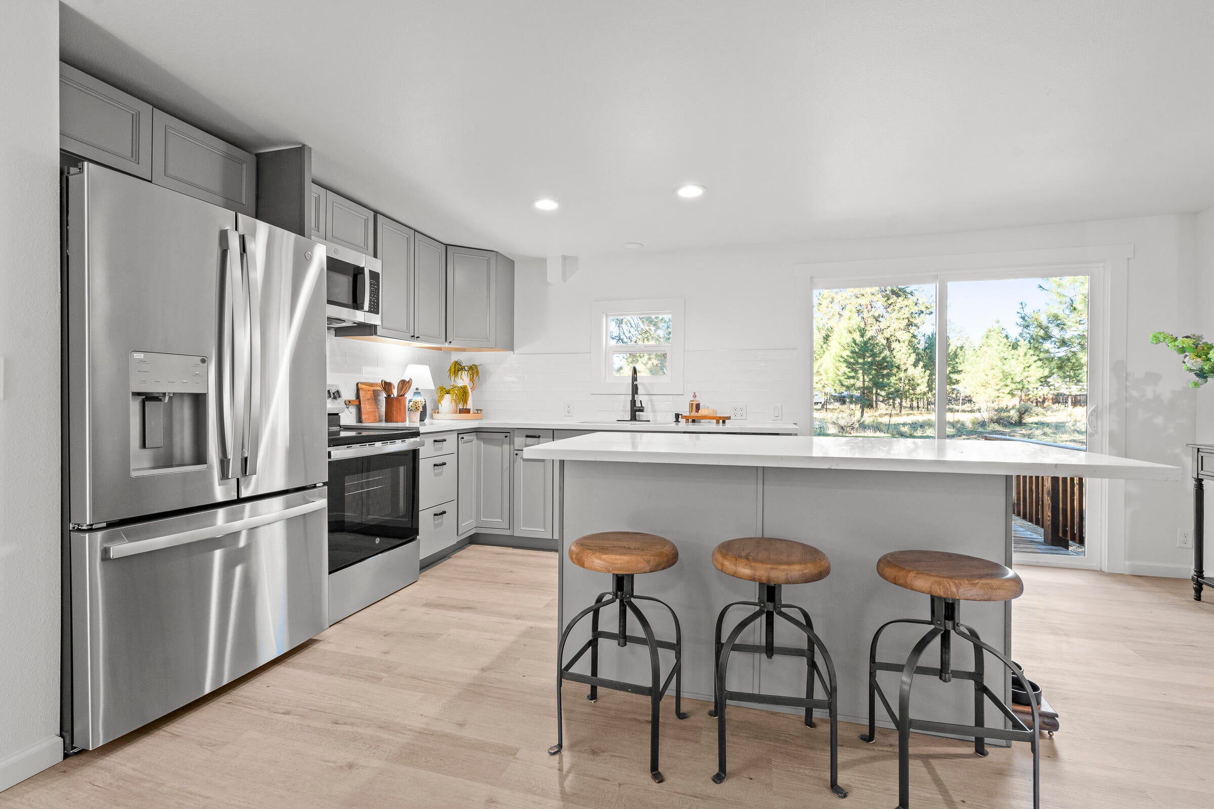 60373 Cinder Butte Road Bend, OR 97702 - Photo 2 of 47 Sit at the counter for some great conversation.