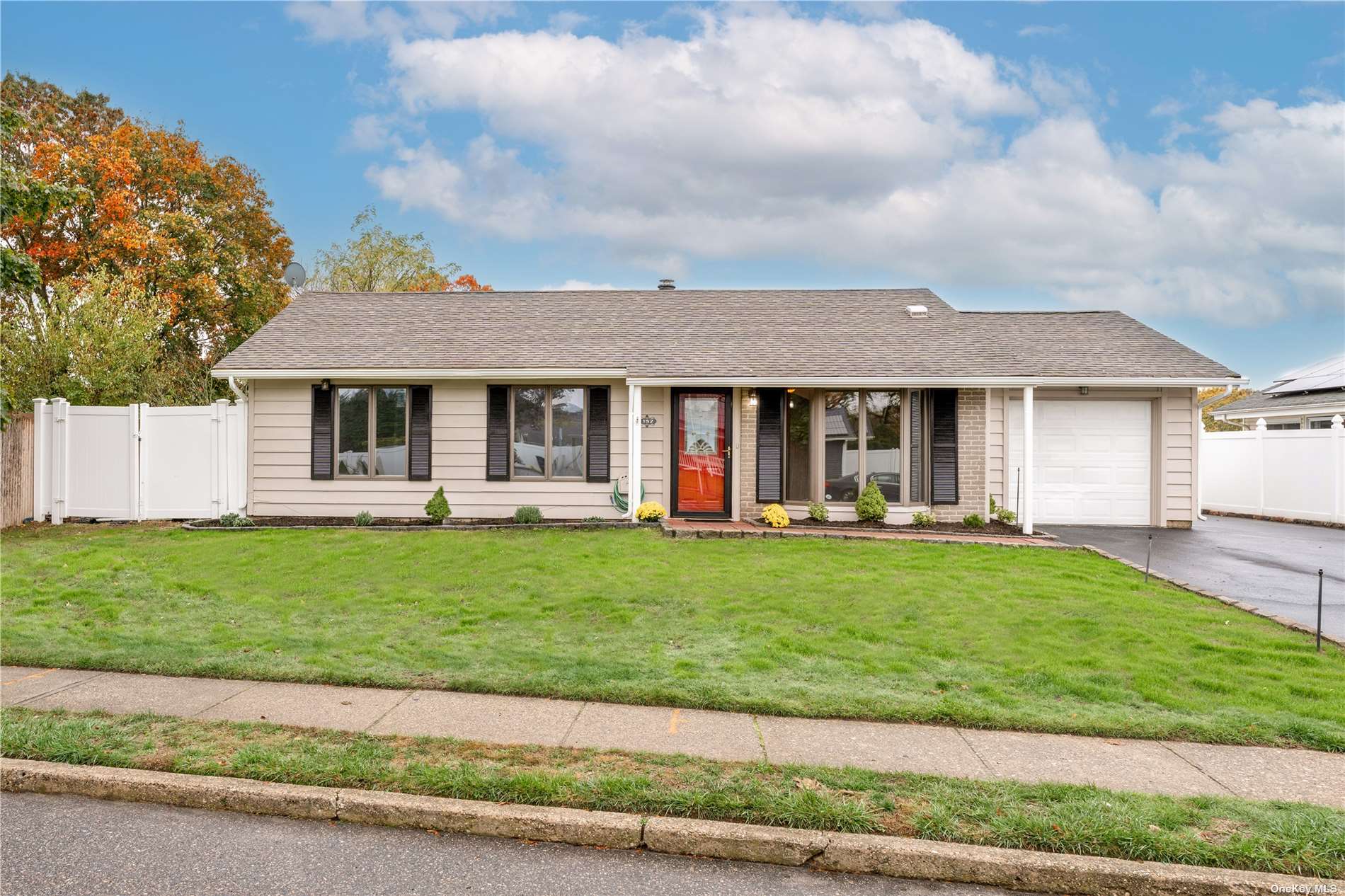 152 Inverness Road Holbrook, NY 11741 - Photo 1 of 1 Gallery Image 1