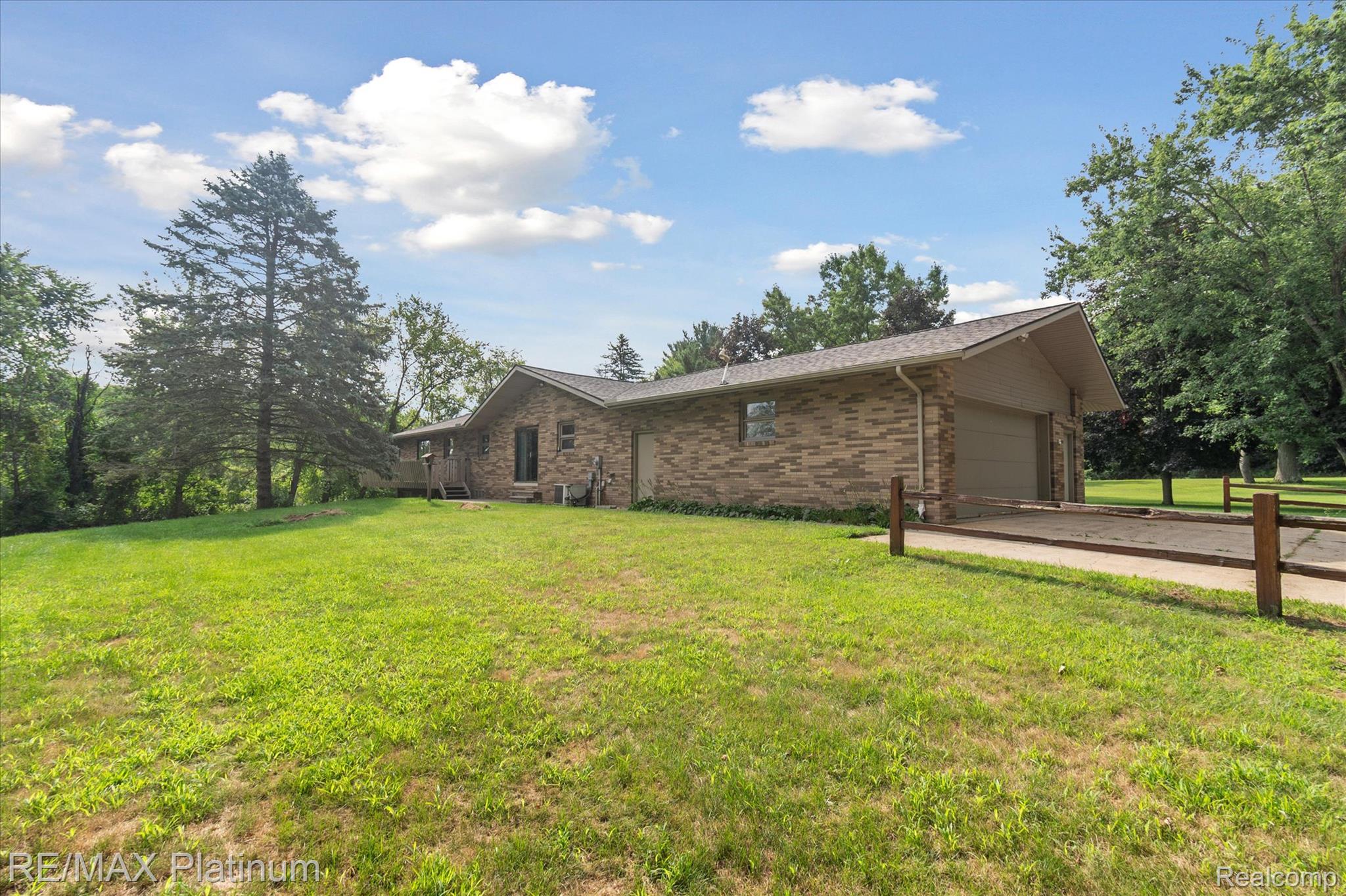 3200 Patterson Lk Road Pinckney, MI 48169 - Photo 27 of 46 41-3200-Patterson-Lake-Rd-Pinckney-MI-48169-WindowStill-58.jpg