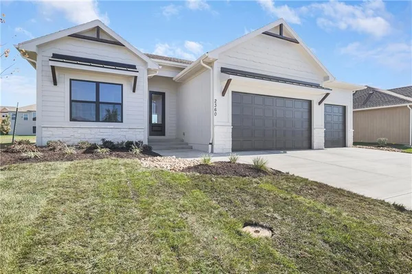 $519,900 | 7920 Southeast Hoot Owl Street, Blue Springs, MO 64029
