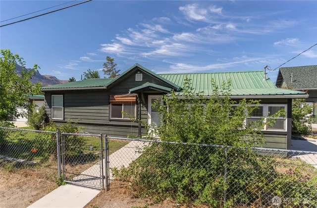 $394,900 | 7 Cambridge Avenue, Rock Island, WA 98850