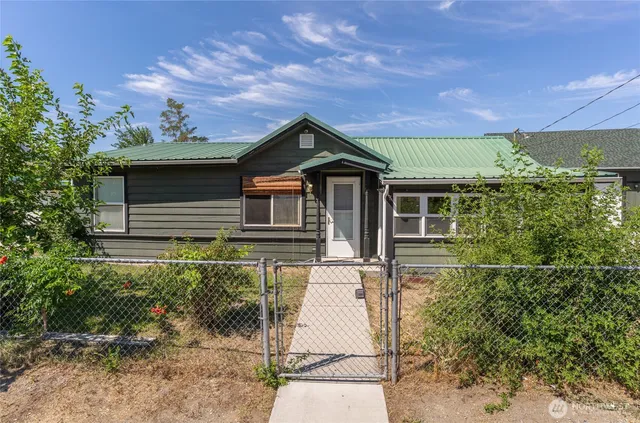 $394,900 | 7 Cambridge Avenue, Rock Island, WA 98850