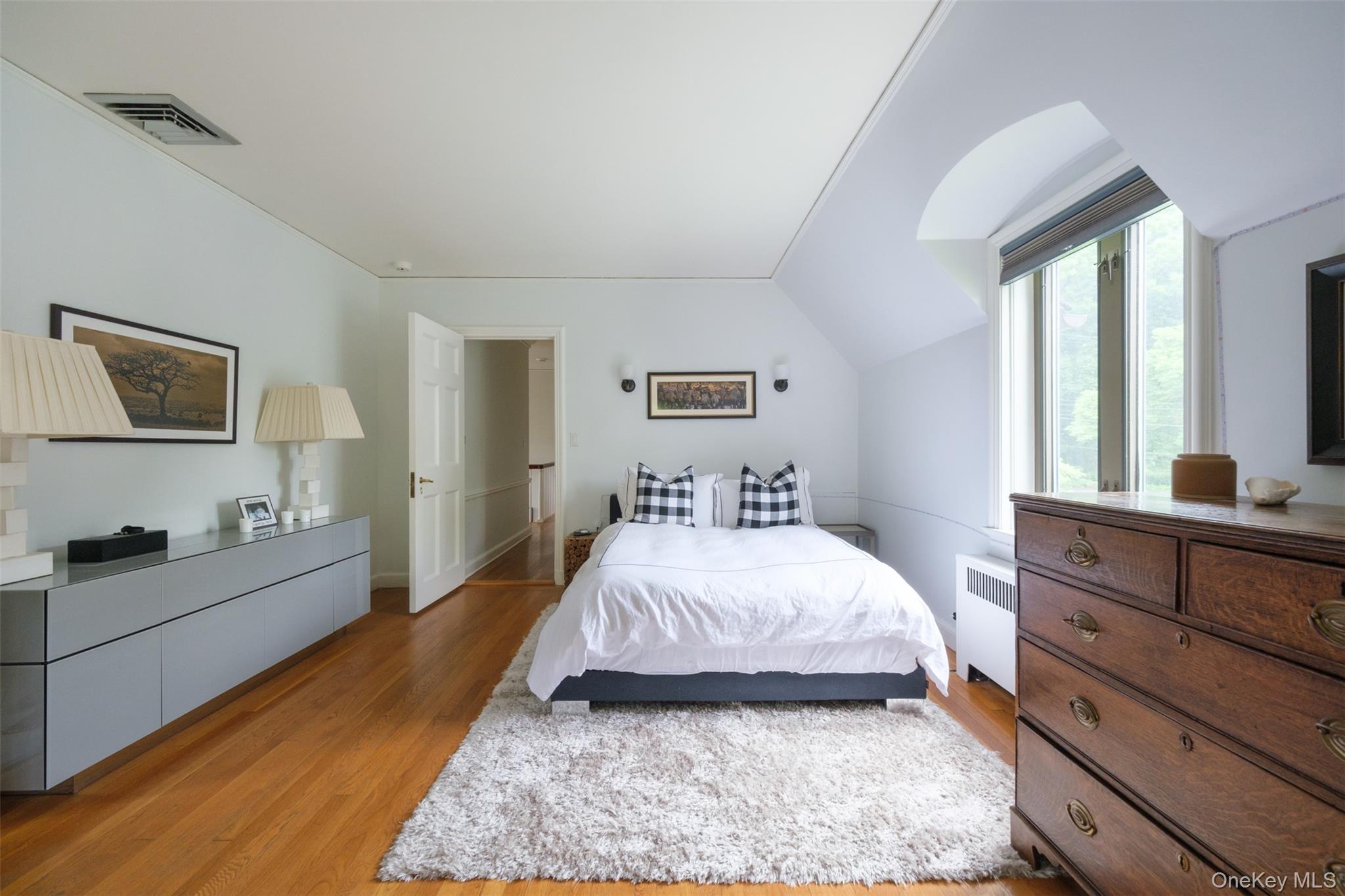 10 Ridge Place Pelham, NY 10803 - Photo 9 of 14