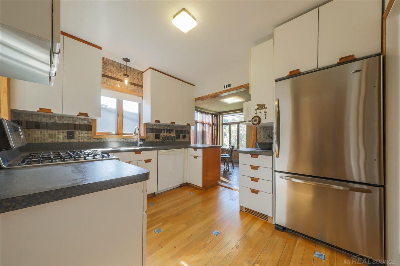 1600 Prestwick Road Grosse Pointe, MI 48236 - Photo 8 of 21 31397768-7.JPG