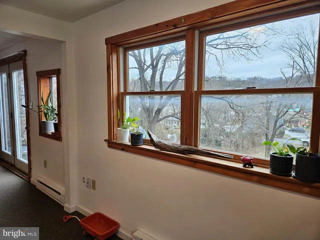 $1,000 | 312 Wilkes Street, Unit 2, Berkeley Springs, WV 25411