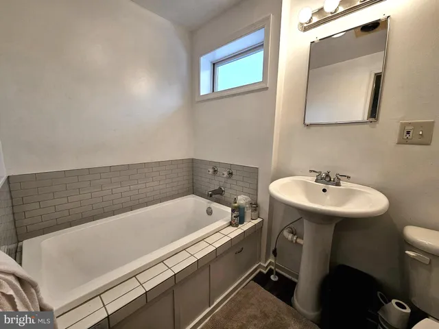 $1,000 | 312 Wilkes Street, Unit 2, Berkeley Springs, WV 25411