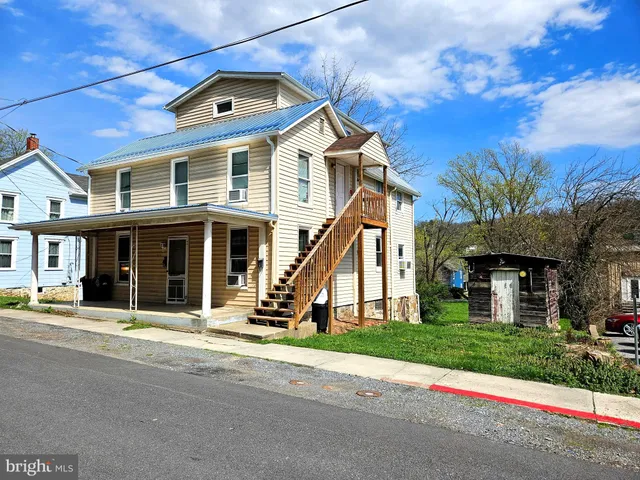 $1,000 | 312 Wilkes Street, Unit 2, Berkeley Springs, WV 25411