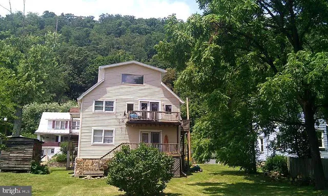 $1,000 | 312 Wilkes Street, Unit 2, Berkeley Springs, WV 25411