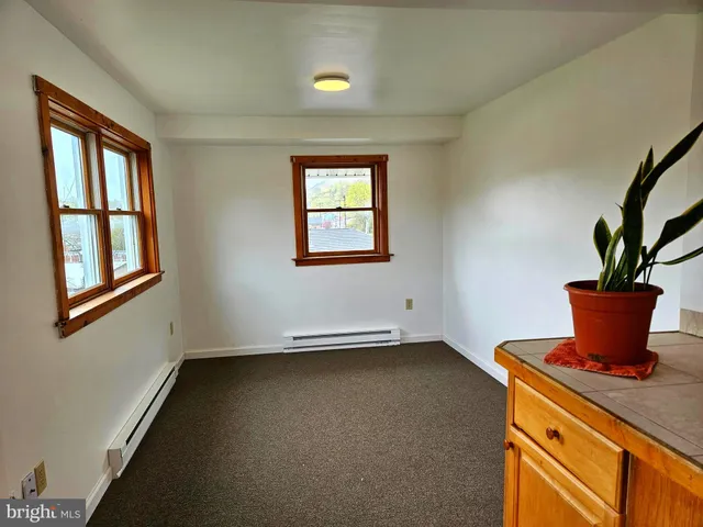 $1,000 | 312 Wilkes Street, Unit 2, Berkeley Springs, WV 25411