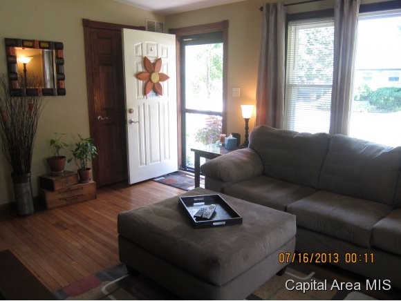 3048 East Trinity Avenue Springfield, IL 62702 - Photo 3 of 19