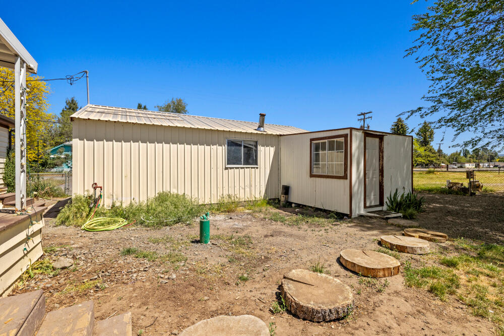 31410 Union Street Bonanza, OR 97623 - Photo 28 of 37 a view of a back yard of the house
