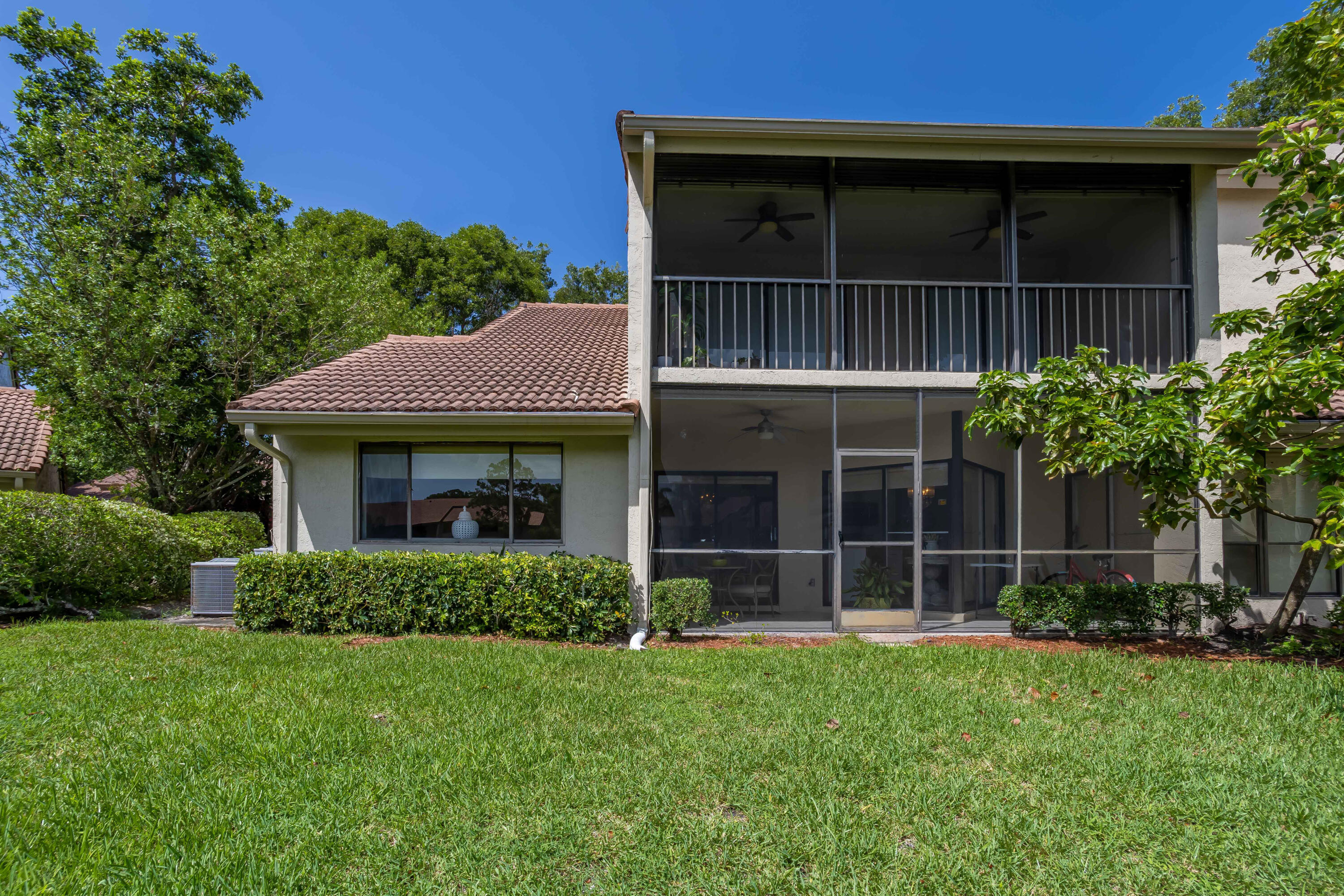 5631 Coach House Circle, Unit D Boca Raton, FL 33486 - Photo 8 of 17 Back of building 2