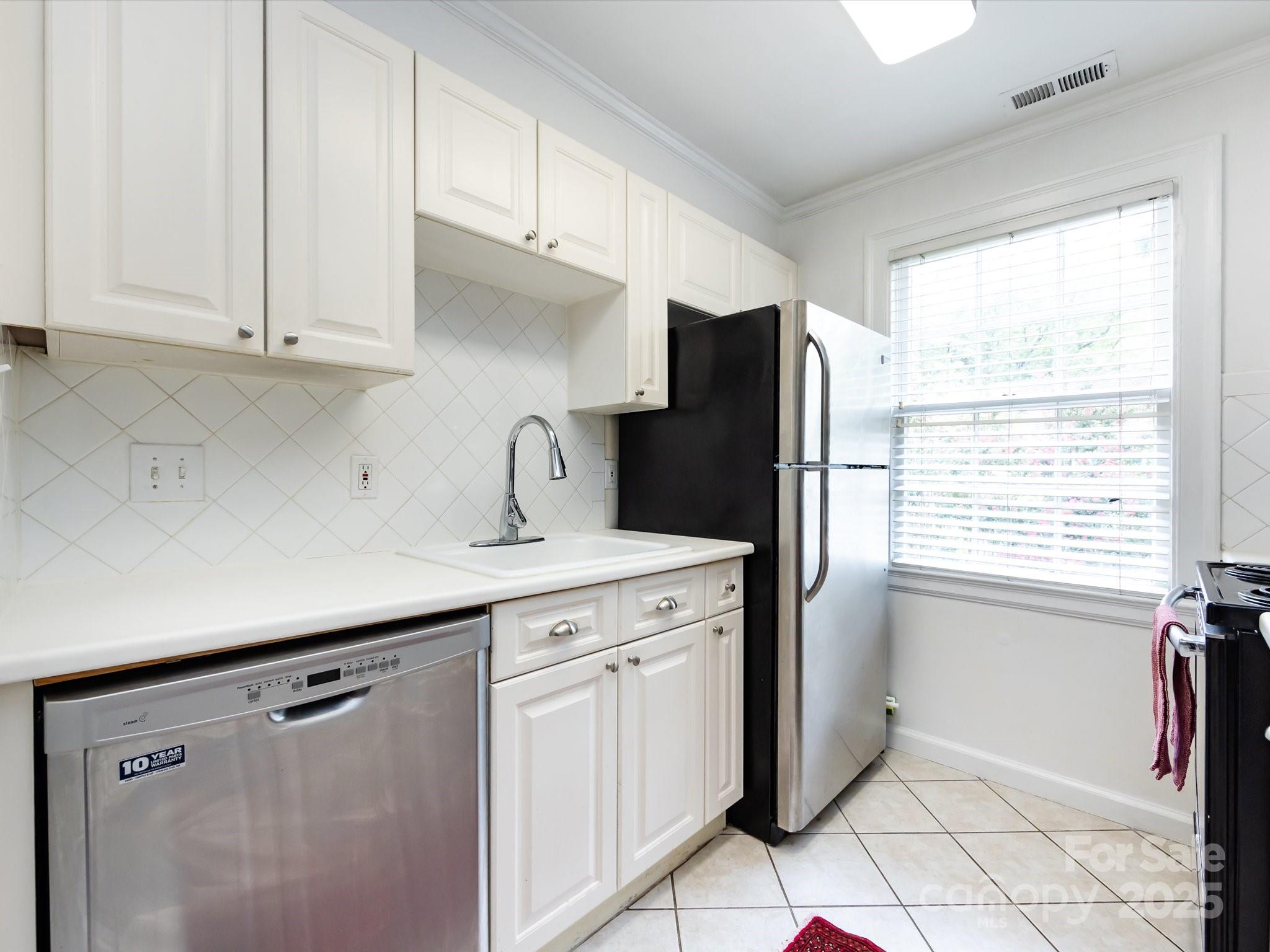 110 Colville Road, Unit 12B Charlotte, NC 28207 - Photo 12 of 26 Gallery Image 12