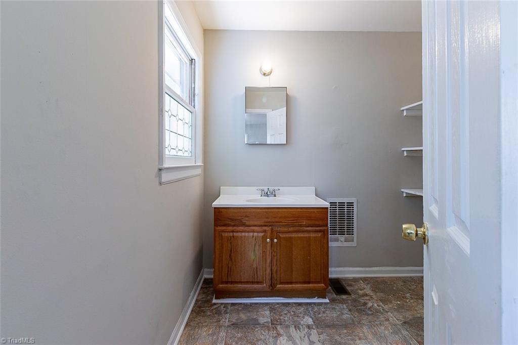 1013 South Road High Point, NC 27262 - Photo 12 of 20 Gallery Image 12