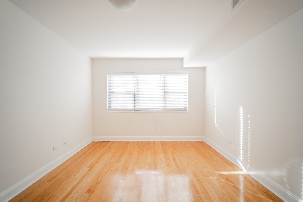 515 Sheridan Road, Unit 305 Evanston, IL 60202 - Photo 8 of 19