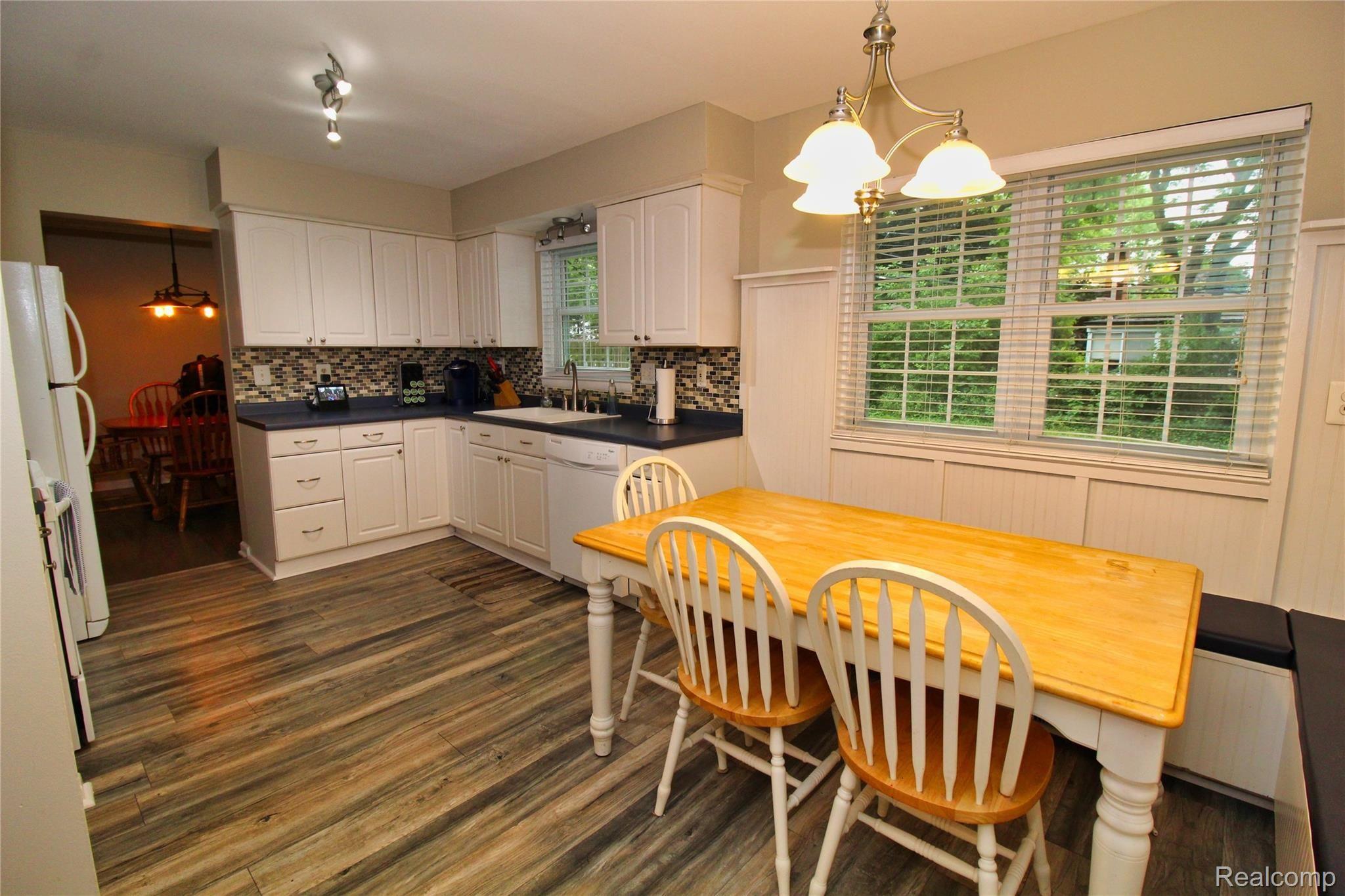 32464 Woody Road Fraser, MI 48026 - Photo 17 of 43 32464+Woody+Fraser-16-original-Kitchen%2FEating+Area.jpeg