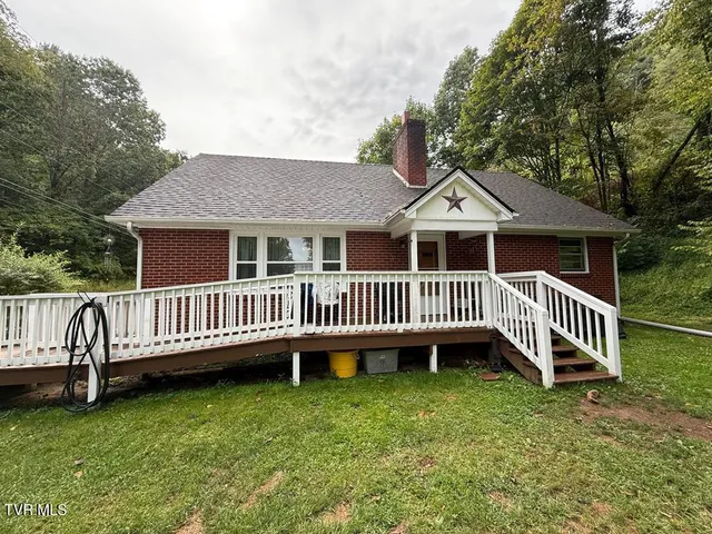 $219,500 | 244 Rosenbaum Hollow Lane, Chilhowie, VA 24319