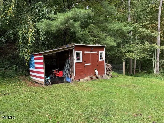 $219,500 | 244 Rosenbaum Hollow Lane, Chilhowie, VA 24319