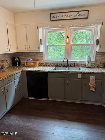 $219,500 | 244 Rosenbaum Hollow Lane, Chilhowie, VA 24319