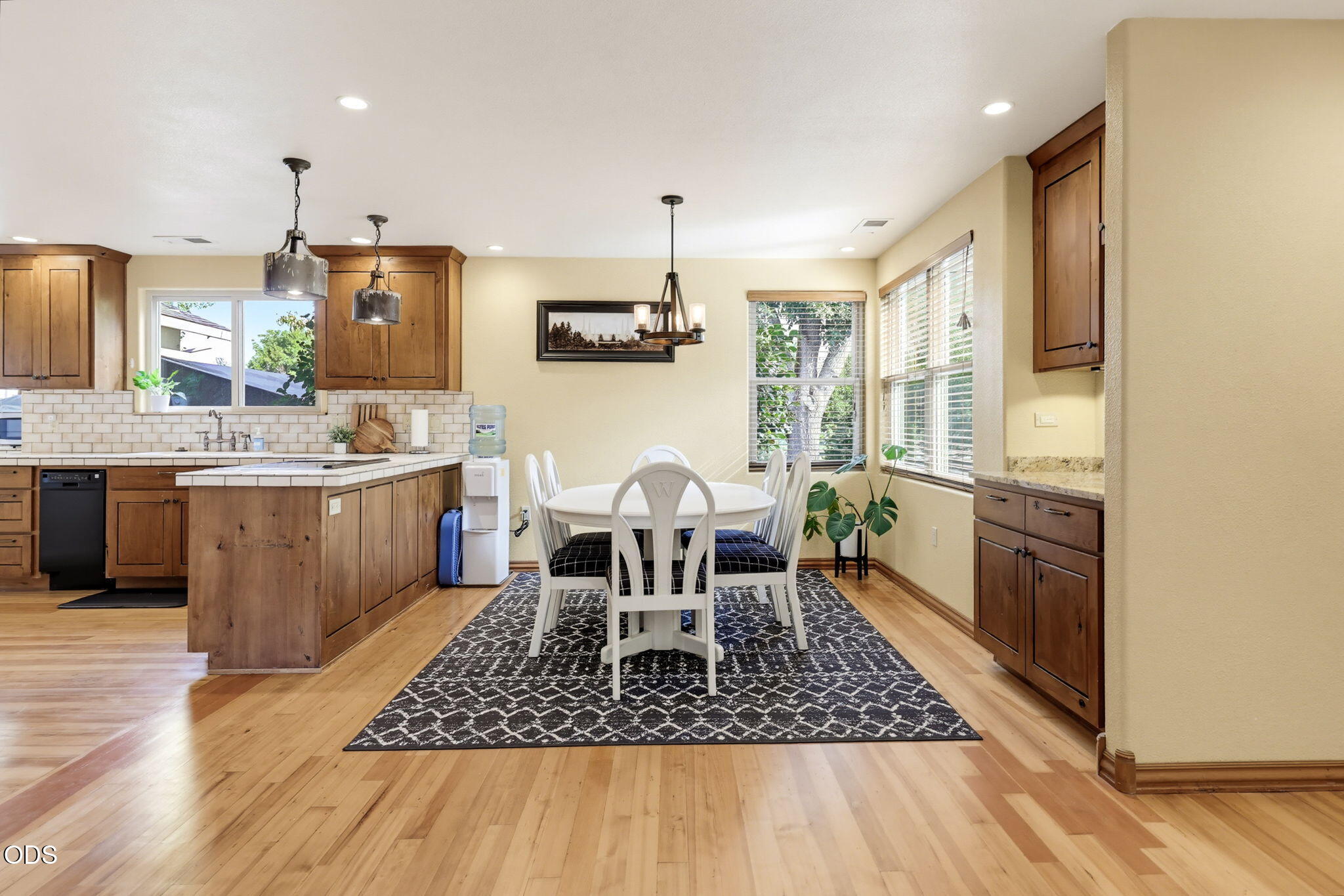 4919 Grant Road Central Point, OR 97502 - Photo 11 of 31 Gallery Image 11
