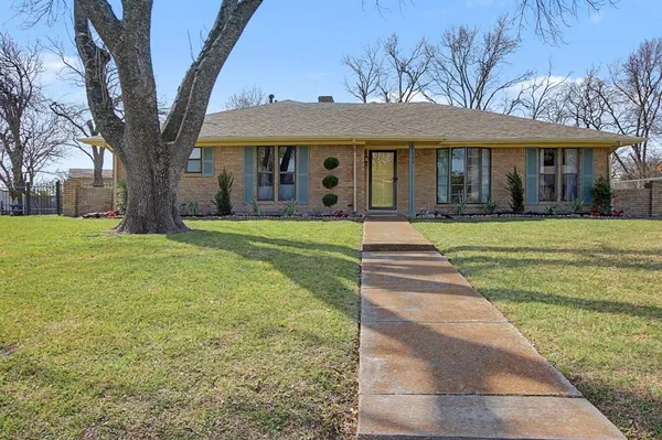 $374,800 | 208 Ashe Bend Drive, Rowlett, TX 75087