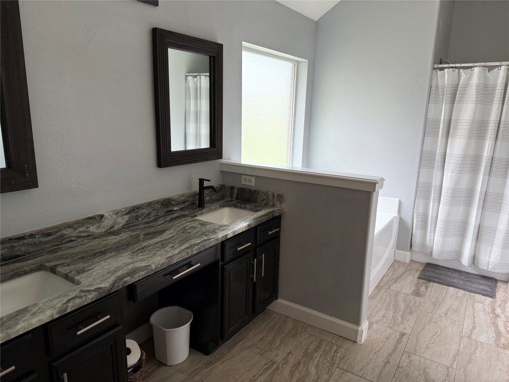 223 Maple Lane Conroe, TX 77304 - Photo 9 of 24 Master Bath