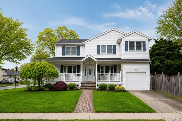 $799,999 | 3837 Cordwood Lane, Seaford, NY 11783