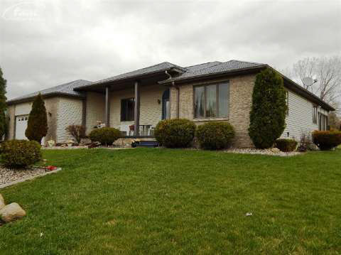 1136 Heatherwoode Road Flint, MI 48532 - Photo 2 of 19 20398637-1.JPG