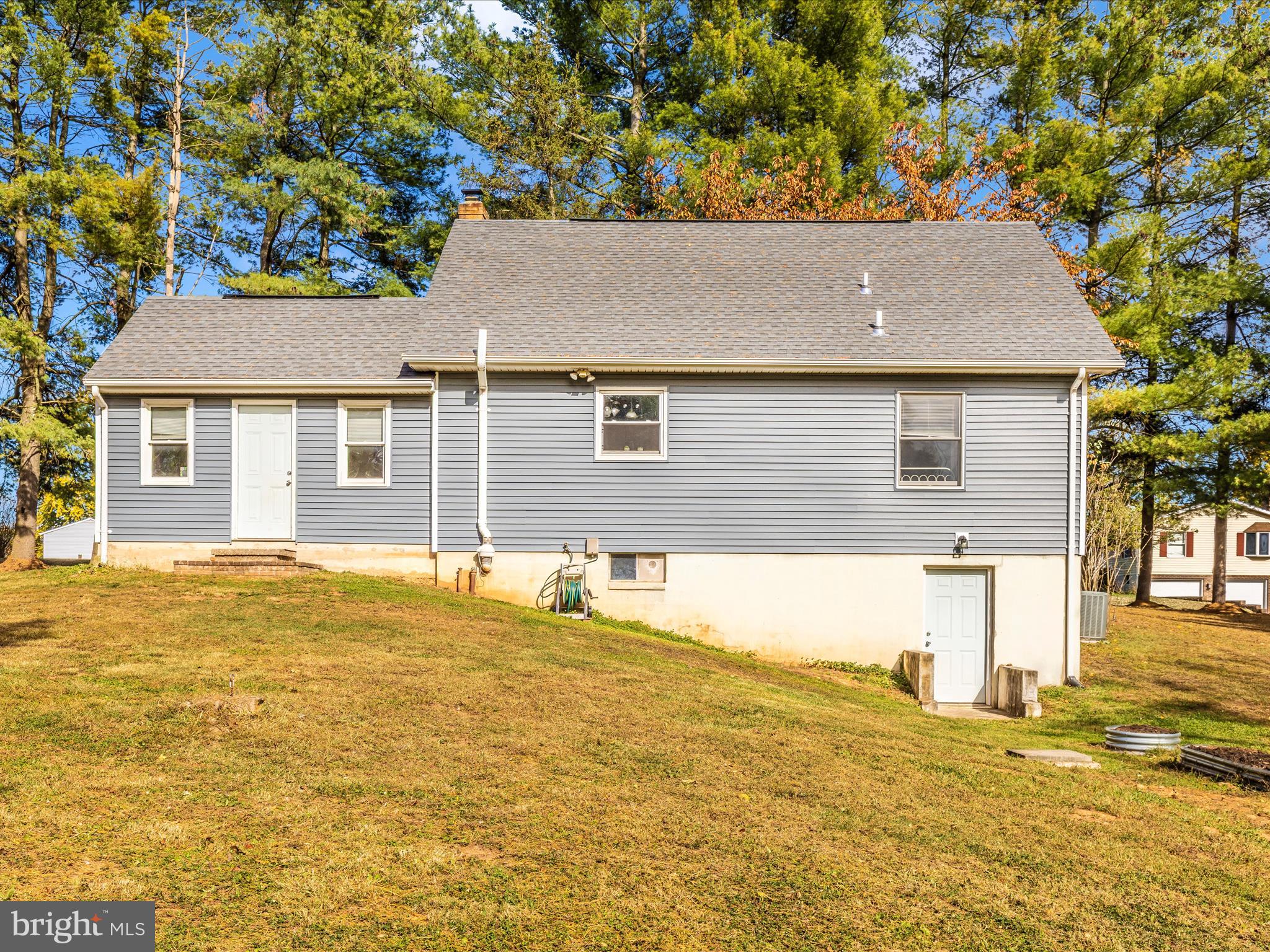 8829 Orndorff Road Thurmont, MD 21788 - Photo 40 of 46 a backyard of a house
