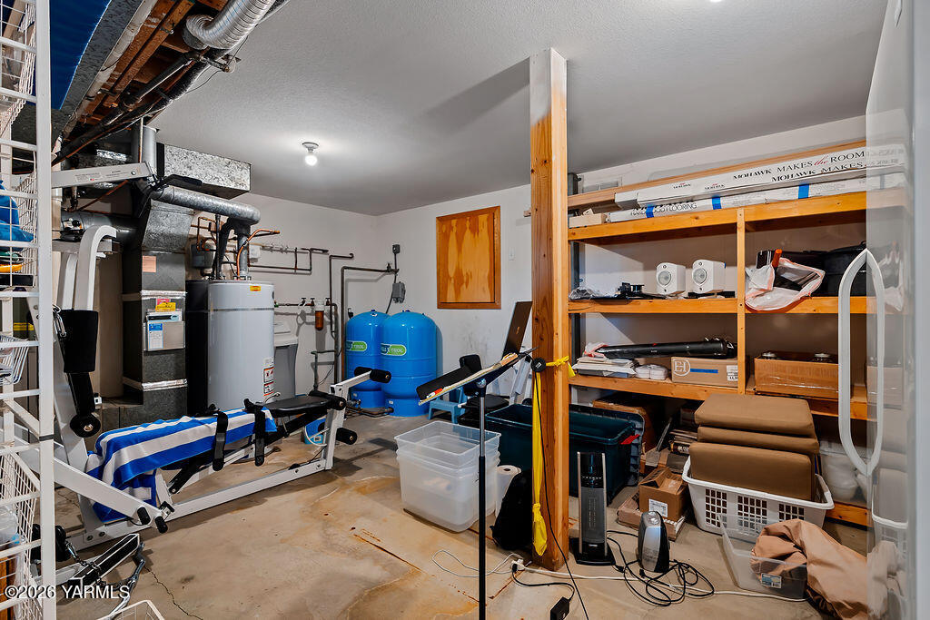 6810 Ravens Gate Way Yakima, WA 98908 - Photo 38 of 49 a room with musical instruments