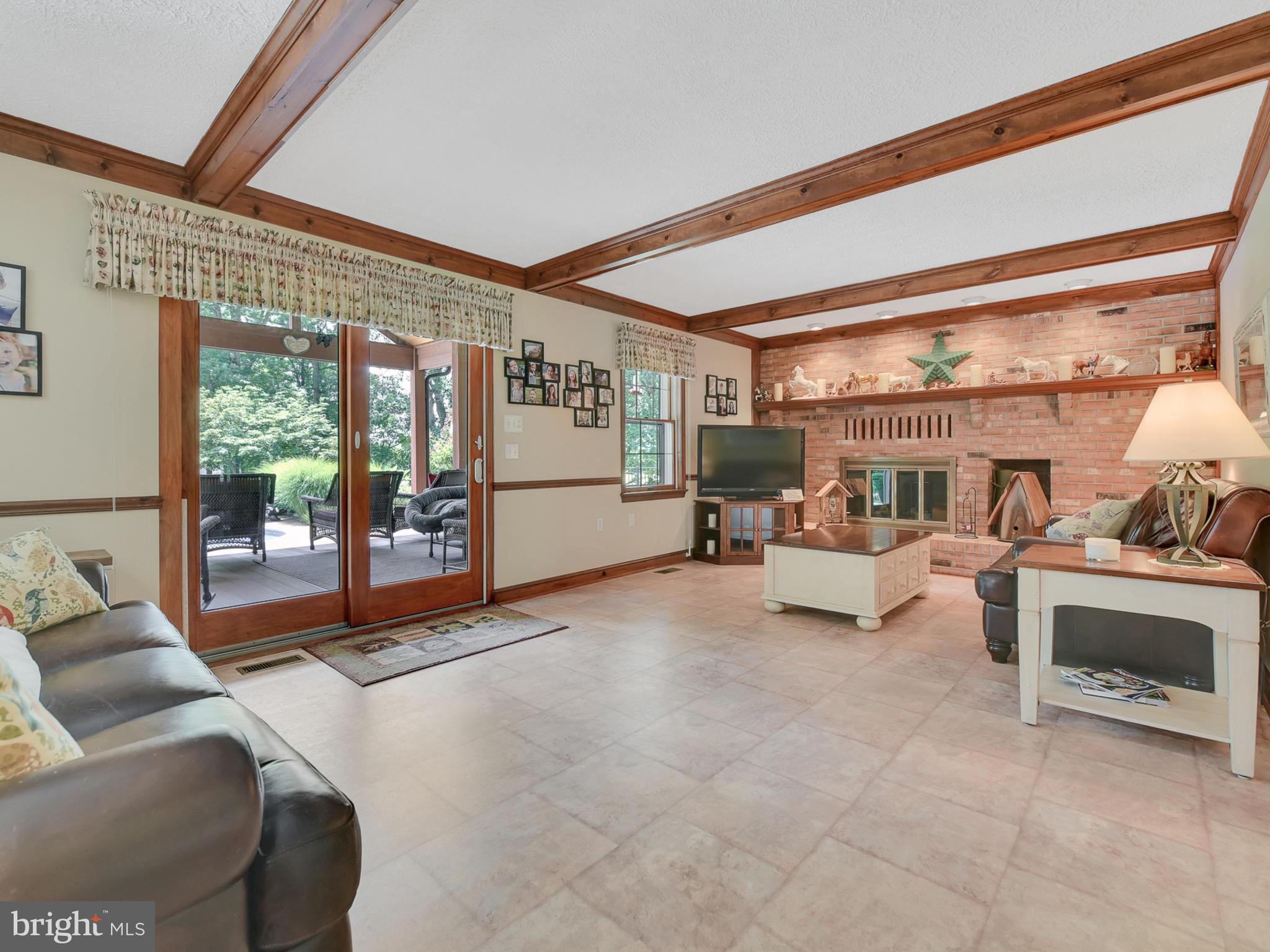 4300 Damascus Road Laytonsville, MD 20882 - Photo 19 of 61 Family room