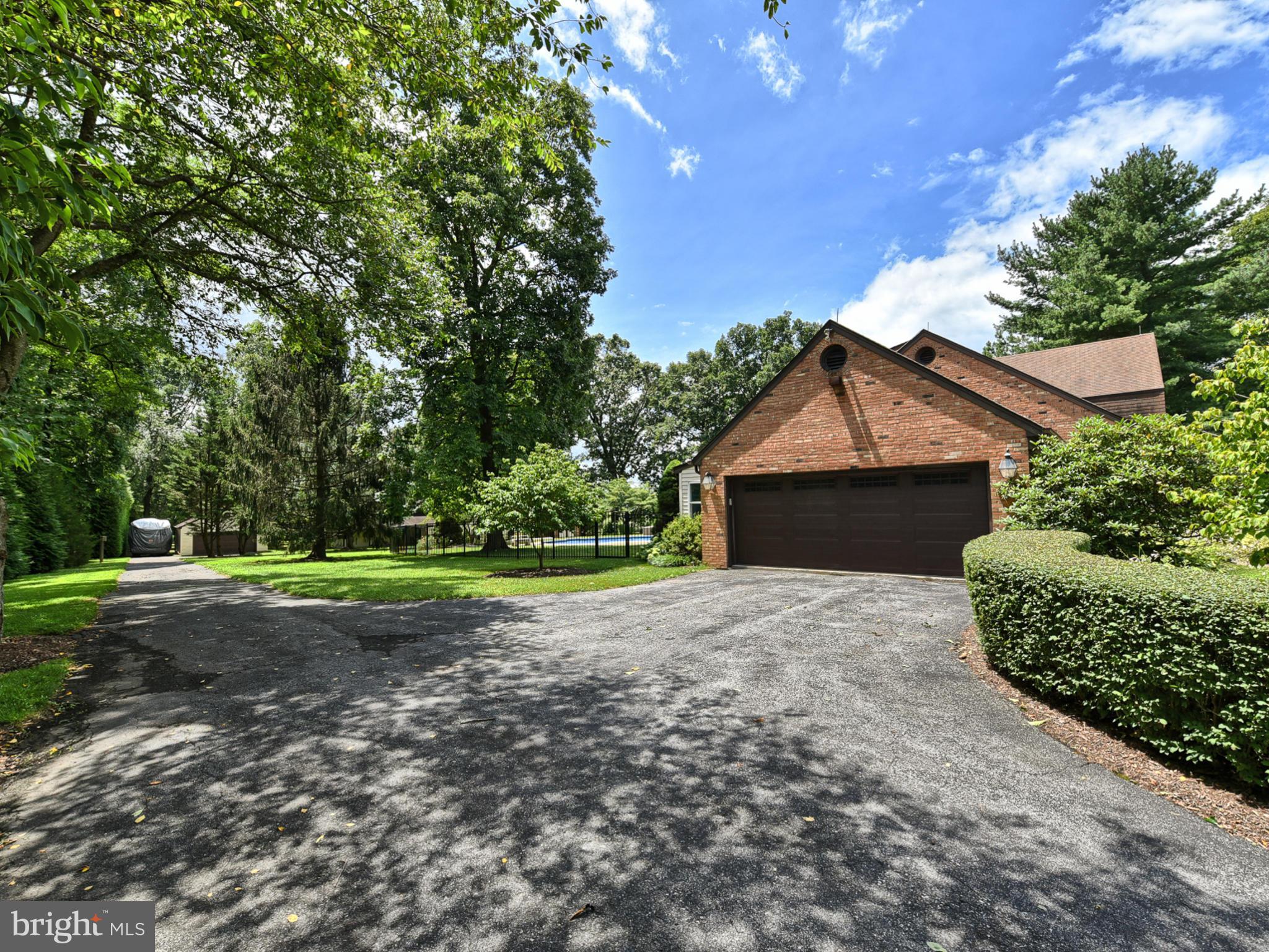 4300 Damascus Road Laytonsville, MD 20882 - Photo 37 of 61 Side entry garage