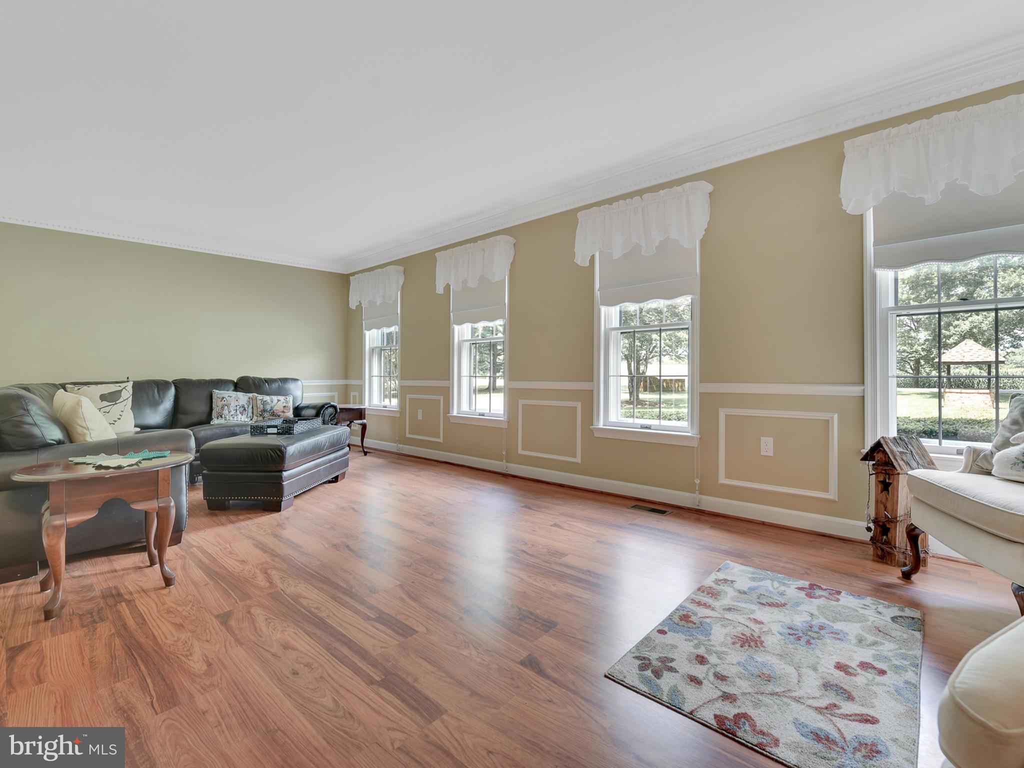 4300 Damascus Road Laytonsville, MD 20882 - Photo 7 of 61 Living room