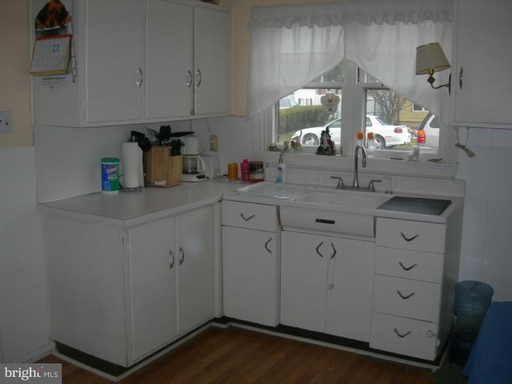 511 Lockheed Avenue Reading, PA 19601 - Photo 6 of 11 Kitchen
