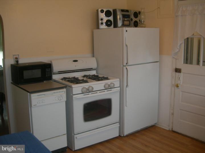 511 Lockheed Avenue Reading, PA 19601 - Photo 7 of 11 Kitchen