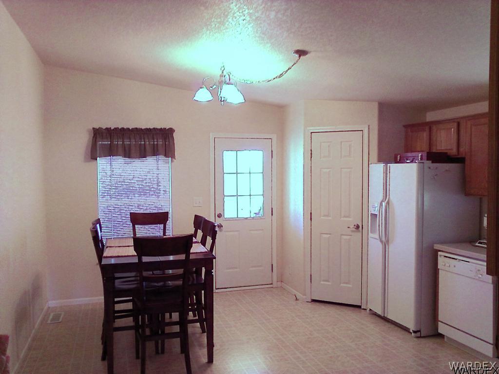 3808 Hoover Road Golden Valley, AZ 86413 - Photo 17 of 28 Casual Kitchen dining