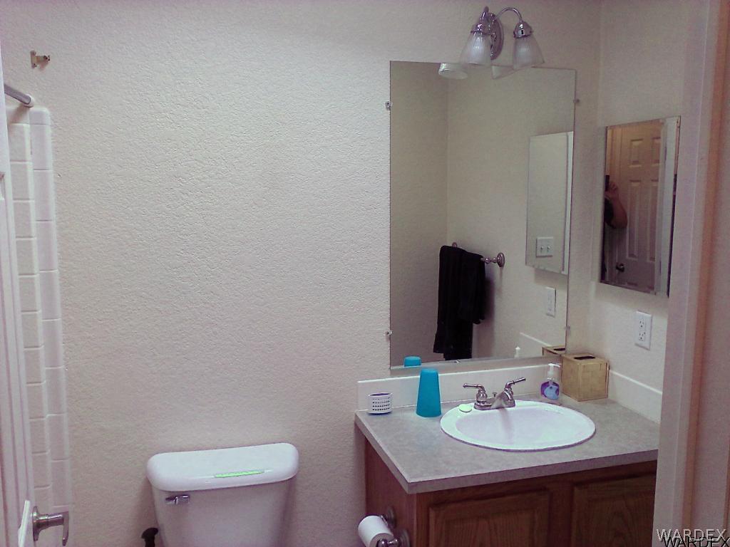 3808 Hoover Road Golden Valley, AZ 86413 - Photo 23 of 28 Full Guest Bath