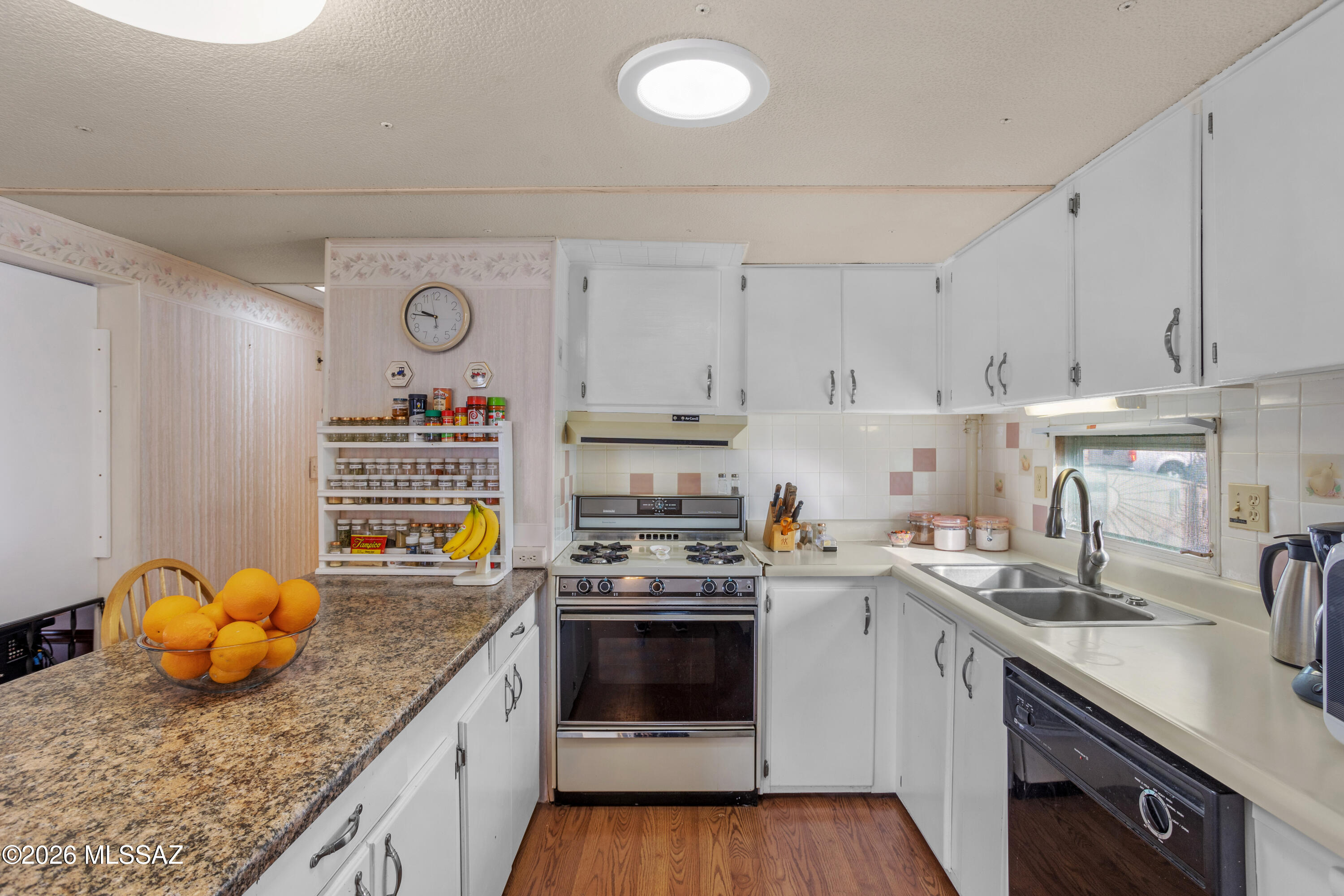 6126 West Rafter Cir Street Tucson, AZ 85713 - Photo 11 of 30 Ample cabinets and counter space