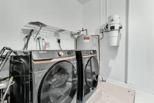 4127 Northeast 30th Street Homestead, FL 33033 - Photo 33 of 50 a utility room with dryer and washer
