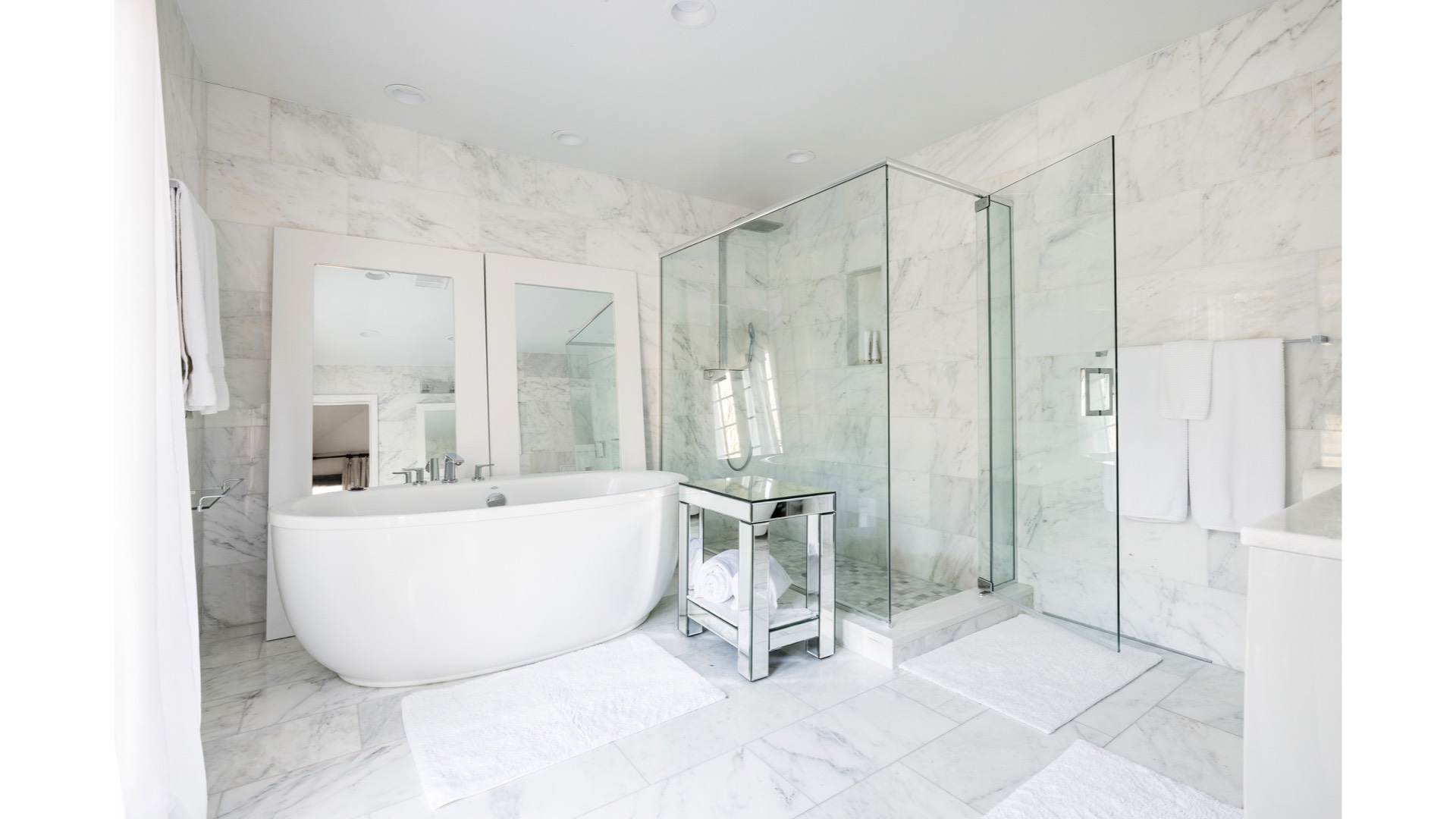 5 Ranch Court Sagaponack, NY 11962 - Photo 16 of 30 a view of a bathroom with tub mirror and windows
