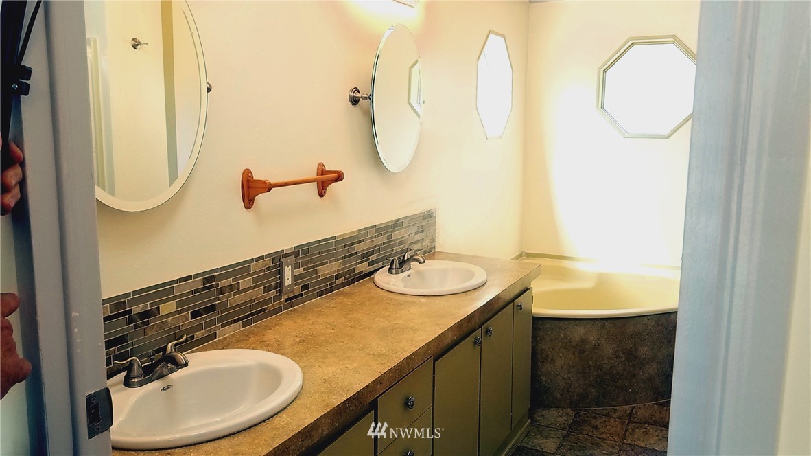 1403 East Dallman Road Camano Island, WA 98282 - Photo 13 of 20