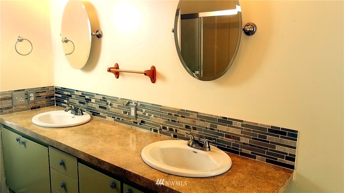 1403 East Dallman Road Camano Island, WA 98282 - Photo 14 of 20