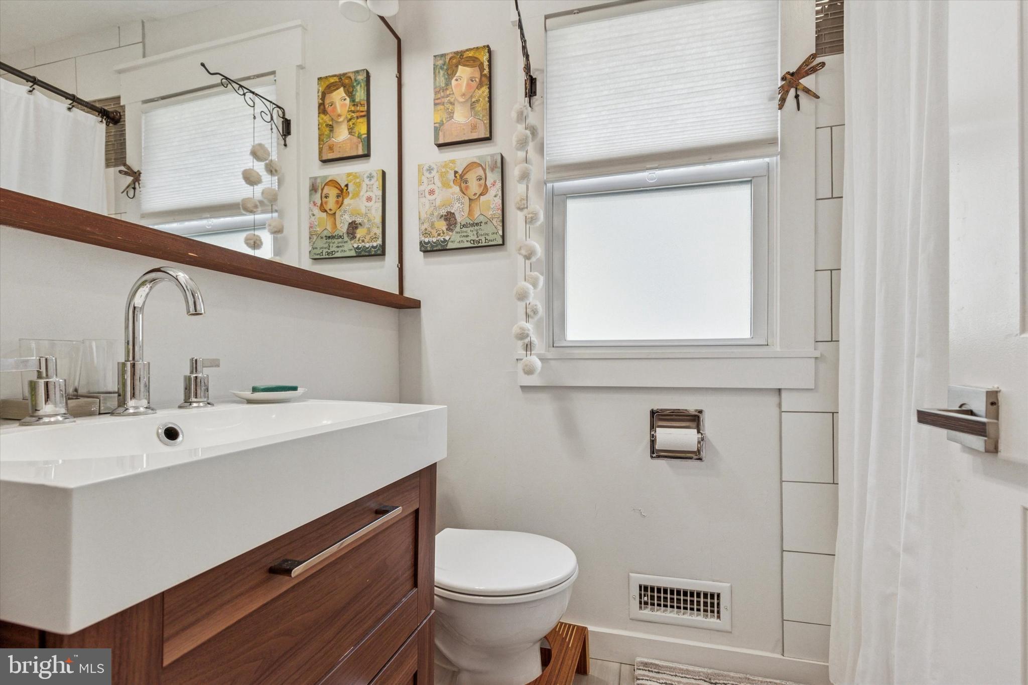 520 Homewood Avenue Narberth, PA 19072 - Photo 15 of 25 a bathroom with a toilet sink and mirror