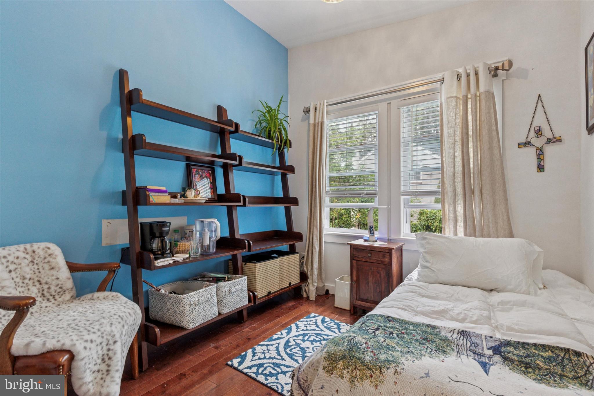 520 Homewood Avenue Narberth, PA 19072 - Photo 17 of 25 a living room with furniture and a book shelf