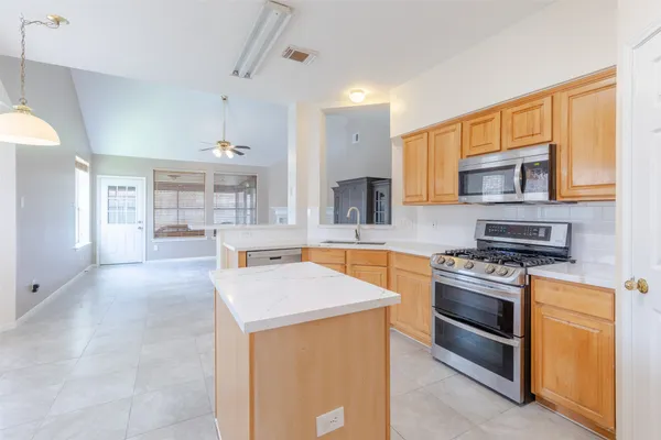 $2,350 | 12214 Meadow Ln Court, Stafford, TX 77477